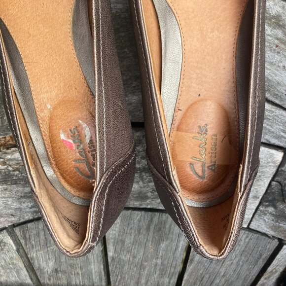 CLARKS LOW HEELED WEDGE BRONZE PUMP 9M - Picture 6 of 12